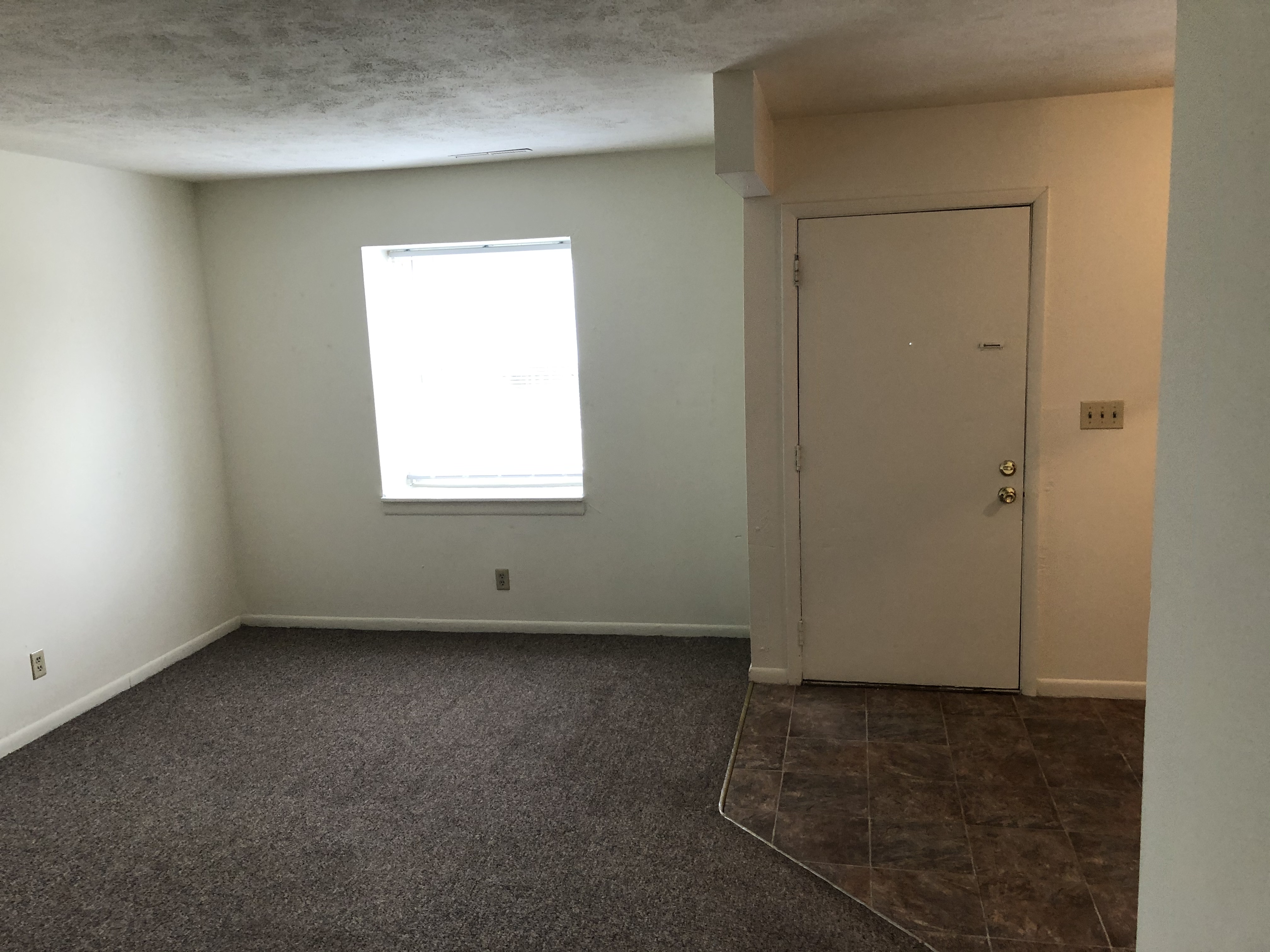 Living room at Forest Glen Apartments, 742 W Bristol Street, Elkhart, IN 46514