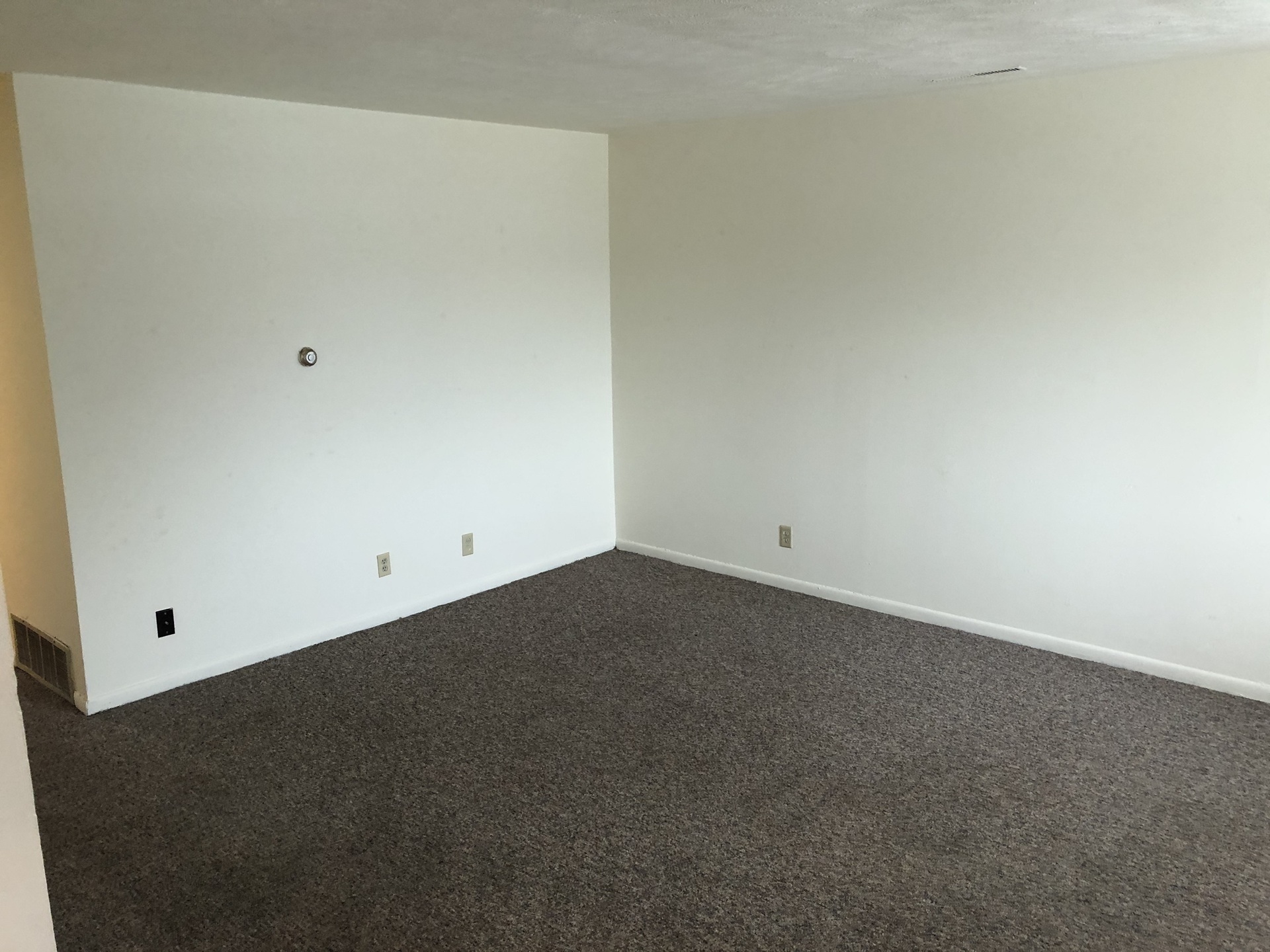 Forest Glen Apartments living room in Elkhart Indiana